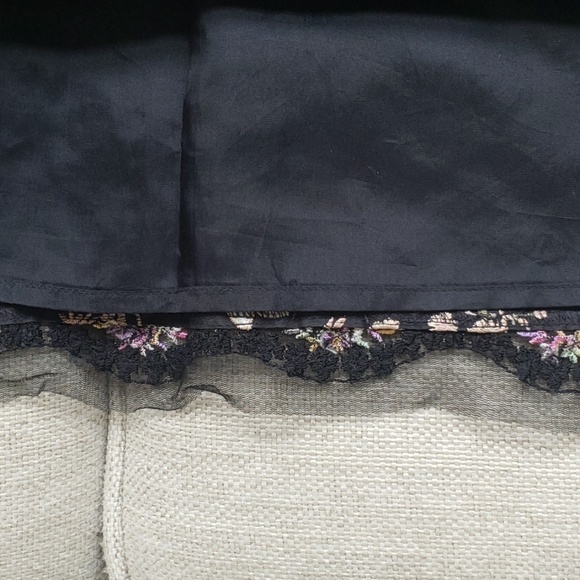 Embroidered A-line skirt - Picture 4 of 5